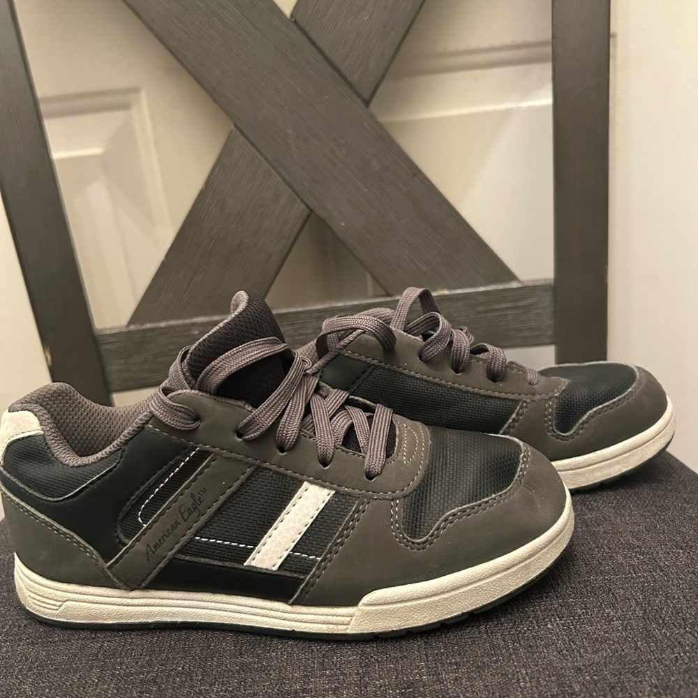 American Eagle Youth Gray and Black Sneakers